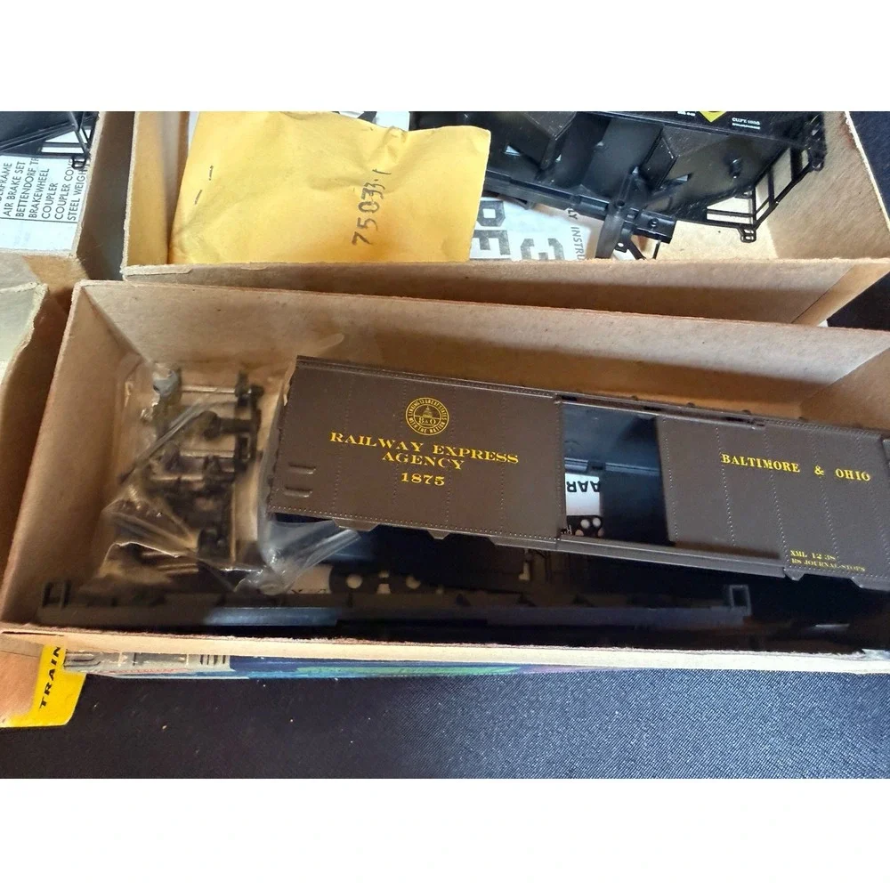 Athearn HO Scale NYC Passenger Cars Erie Hopper B&O Box Car Engine Set 1872